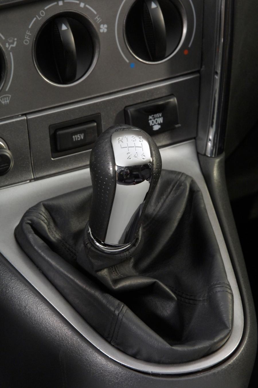  Pontiac Vibe GT 2003 года  (фото 30 из 34)